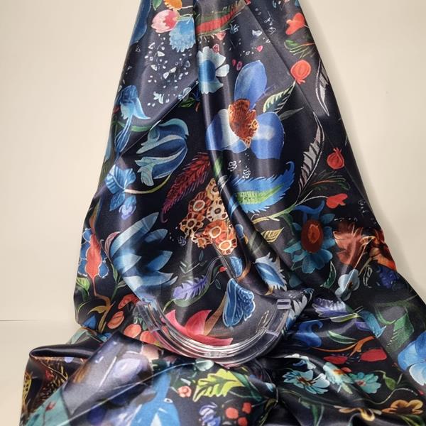 foulard de seda estampada confeccionado artesanalmente en la Comunidad Valenciana