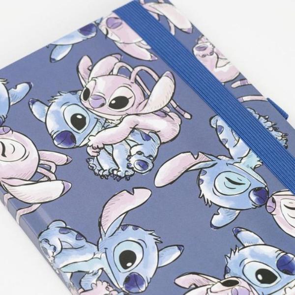Cuaderno con elástico y soporte para bolígrafo de Stitch-nuvols-de-regals-1