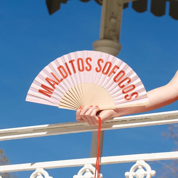 abanico-malditos-sofocos-nuvols-de-regals-3