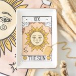 Bandeja de cerámica con diseño de El Sol del tarot como vaciabolsillos decorativo y místico