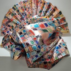 set-abanico-foulard-seda-cubisme-nuvols-de-regals-3