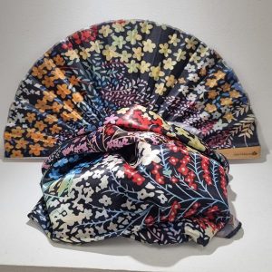 set-abanico-foulard-seda-floretes-nuvols-de-regals