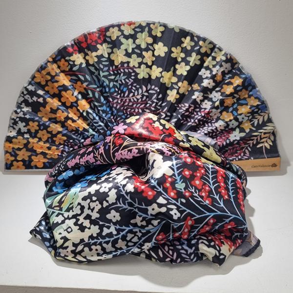 set-abanico-foulard-seda-floretes-nuvols-de-regals