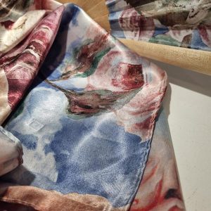 set-abanico-foulard-seda-rosa-rosae-nuvols-de-regals