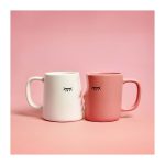 pareja-de-tazas-que-se-besan