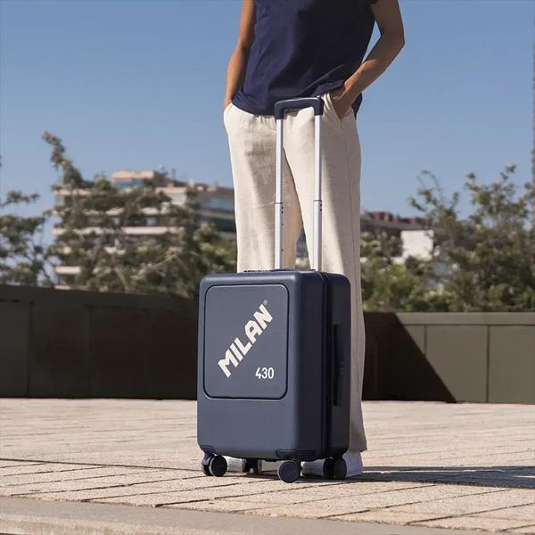 escena exterior maleta cabina milan 430 azul