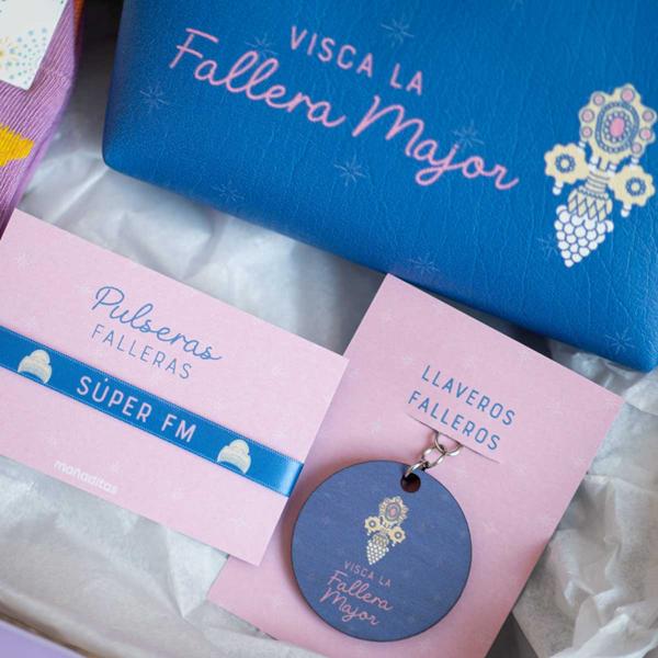 detalle del contenido de la caja regalo para fallera mayor