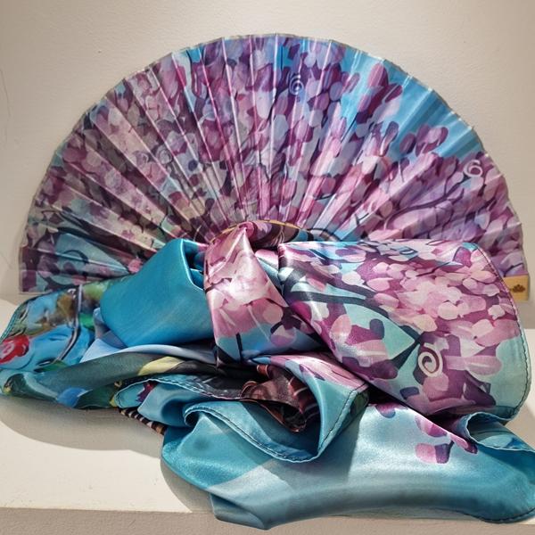 set de abanico y pañuelo de seda modelo brisa