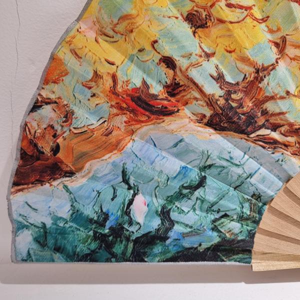 detalle de dibujo abanico de seda modelo ponent artesania valenciana