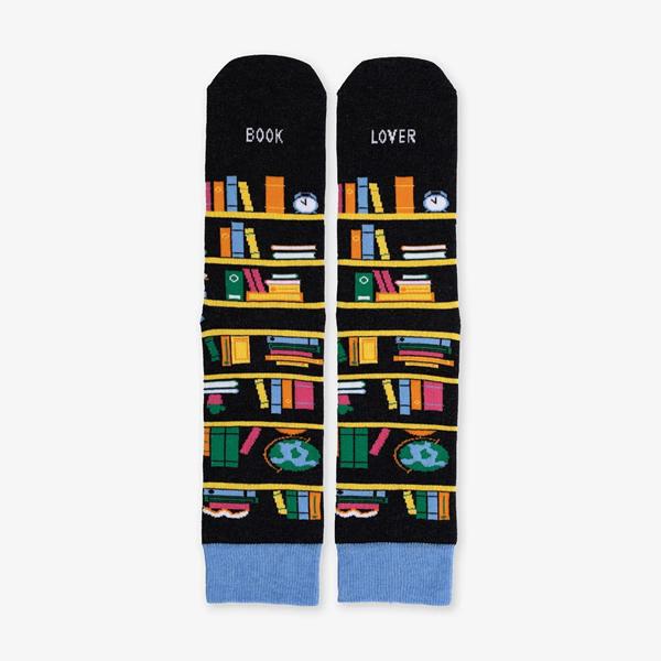 Calcetines negros Book Lover con estampado de estanterías llenas de libros de colores
