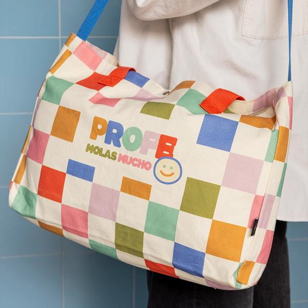 Detalle Bolso original para profesores con diseño de colores