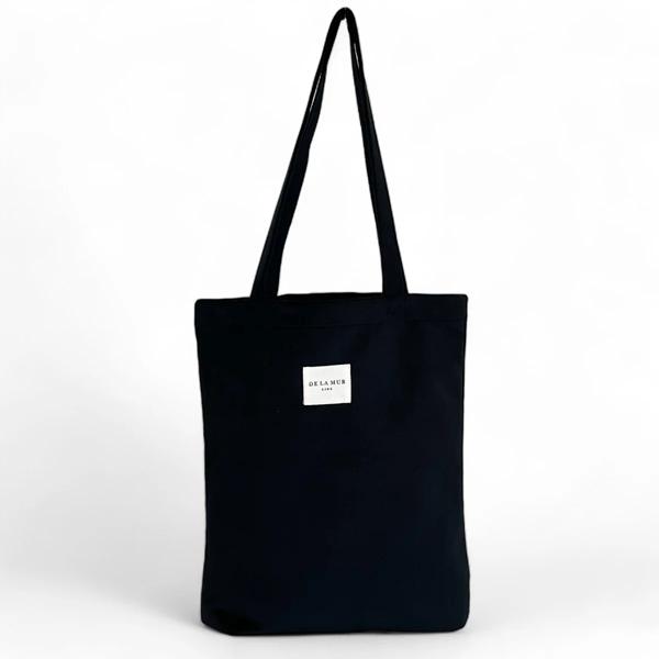 Bolsa Pequeña Aza De La Mur de terciopelo negro tipo tote bag con asas para el hombro.