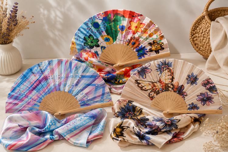 Colección de abanicos artesanales elaborados en la Comunidad Valenciana con diseños exclusivos y certificado de artesanía.